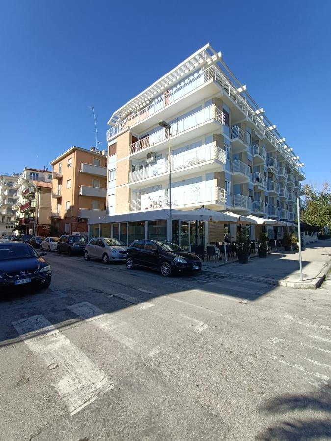 Residenza Topazio San Benedetto del Tronto Buitenkant foto